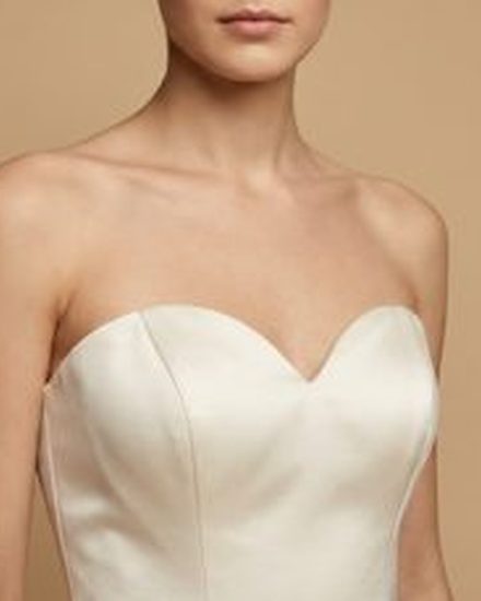 Sweetheart prom dress neckline